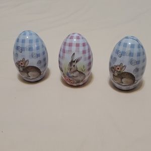 NWT. 3 Eggs for Tabletop Decor.